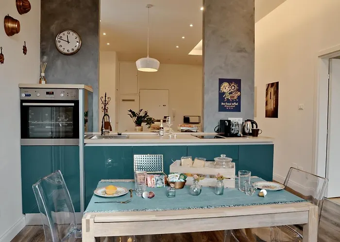 Charming Flat Milazzo 32 דירה *